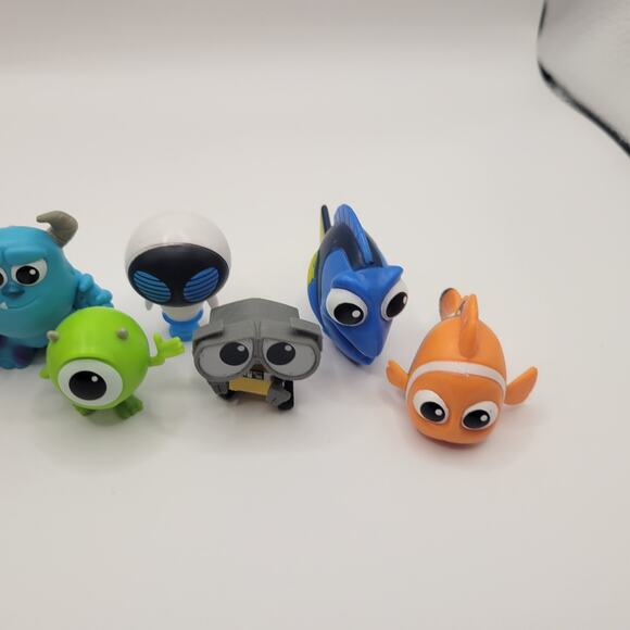 2020 Disney Pixar Minis 9 Character Toy lot-Sully, Mike, Nemo, Dory, WallE, Joy - Picture 6 of 9